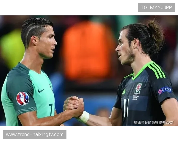 足球球星与情侣甜蜜时刻定格浪漫背景图展现完美瞬间